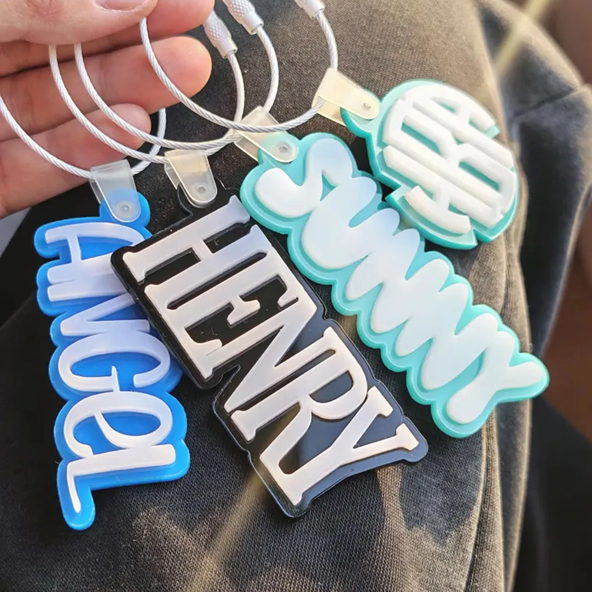 Personalisierter zweifarbiger Schlüsselanhänger | Funky Bubble Style Acryl-Rucksackanhänger, Schulranzenanhänger, personalisierter Namensanhänger, Schlüsselanhänger, Gepäckanhänger – Detail 5