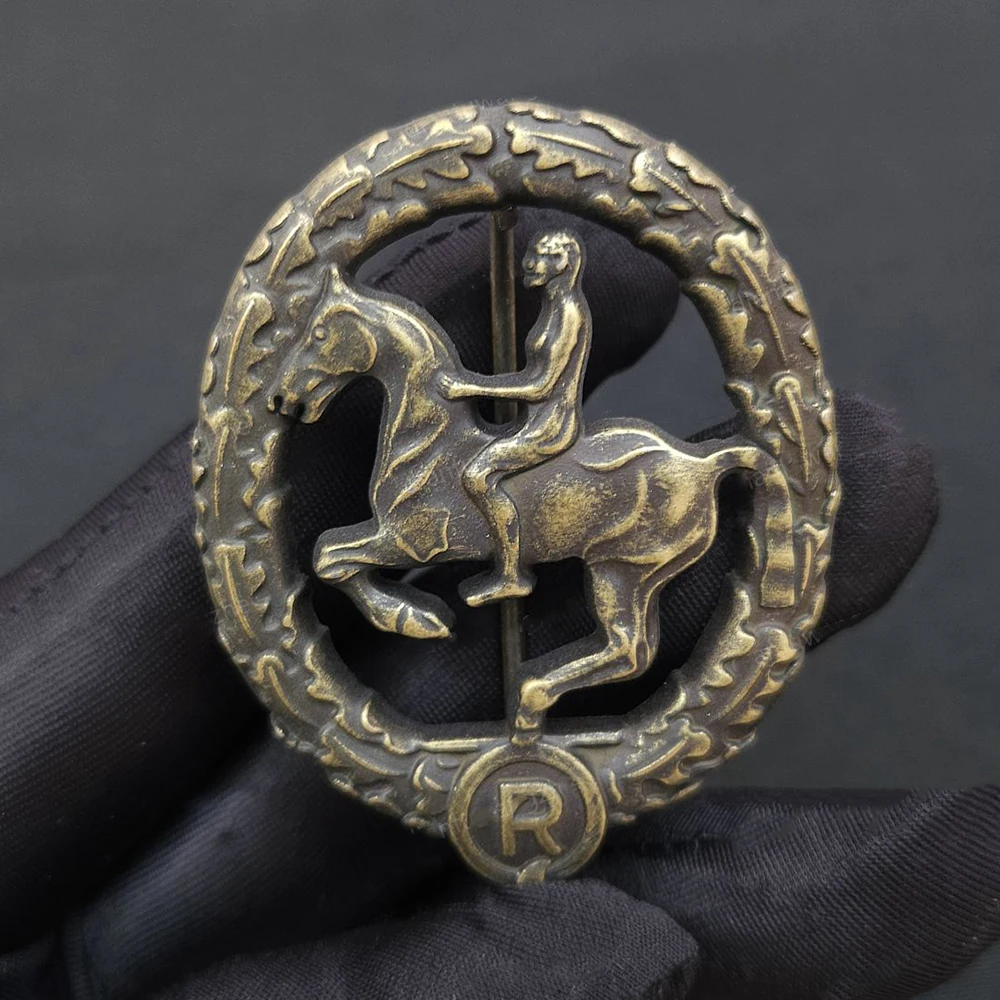 Réplica de Material metálico artesanal, accesorio de insignia de montar, Pin de medalla ecuestre alemana, insignia con hebilla de mariposa, 1 ud.