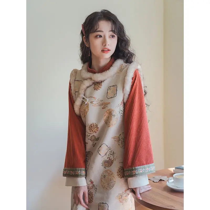 

Red cheongsam dress Traditional Chinese dress with O-Neck female winter long sleeve embroidered New Year qipao dress 치파오