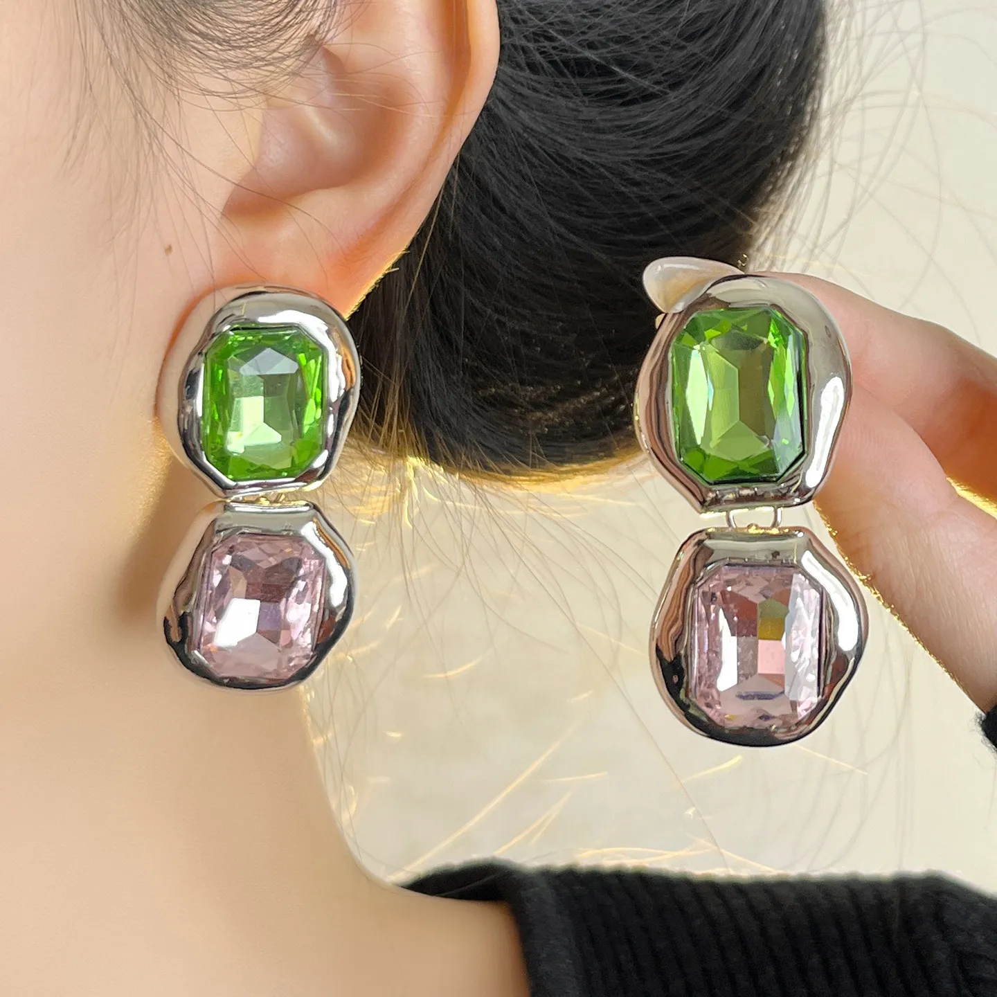 مجموعة أقراط سوار من الأحجار الكريمة المربعة هندسية ملونة مبالغ فيها للنساء مجموعة مجوهرات فاخرة أنيقة هدية للذكرى السنوية للحفلات