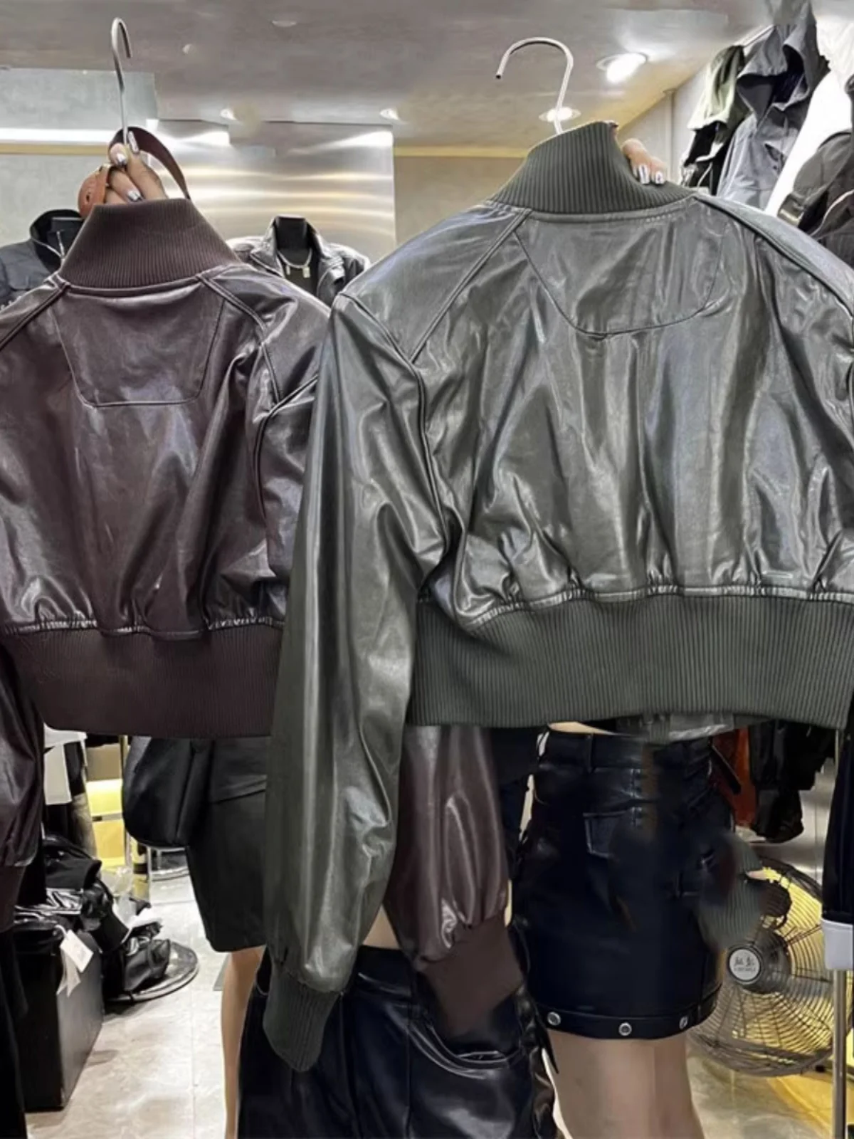 Jaqueta Feminina de Couro PU Estilo Streetwear Solta com Gola Alta para Motociclistas - Coleção Primavera 2026 - Tendência Streetwear