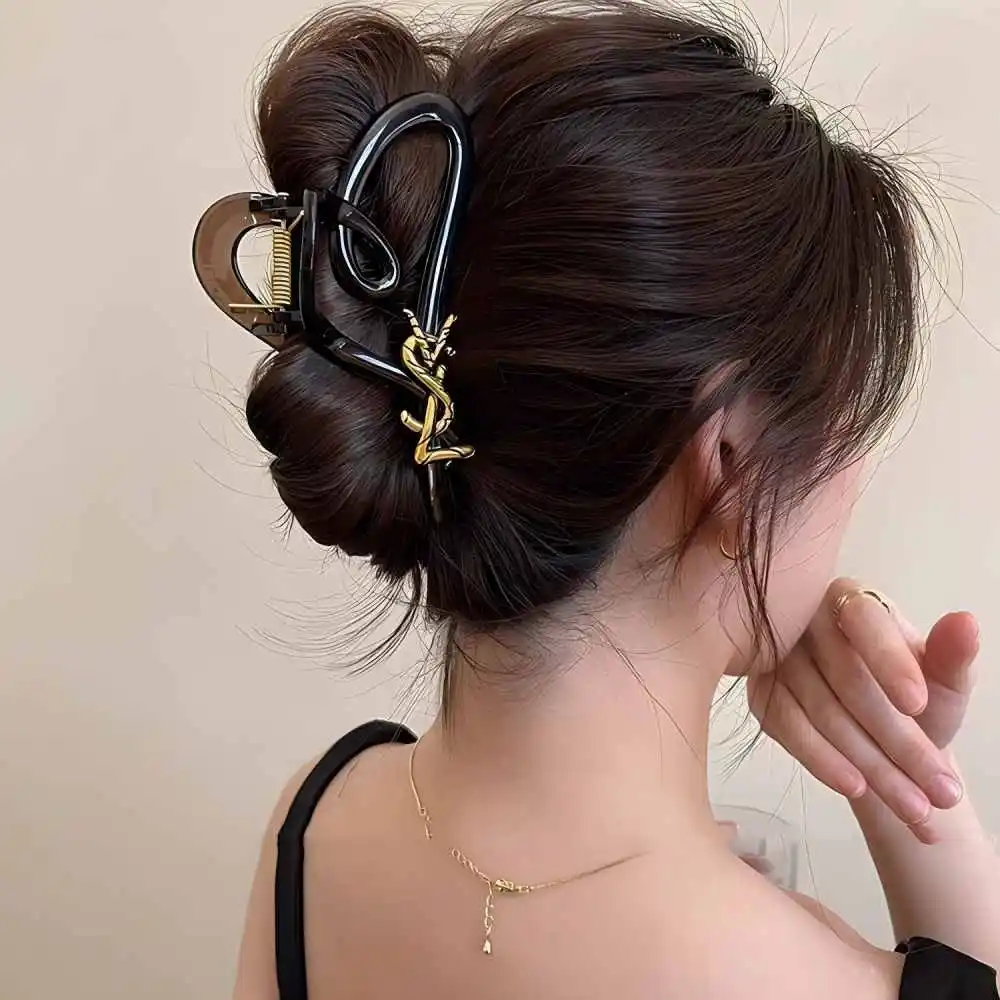 2025 novo feminino acrílico clipe de cabelo em forma de garra moda metal letra design grande tubarão clipe de cabelo decoração elegante clipe de cabelo moda