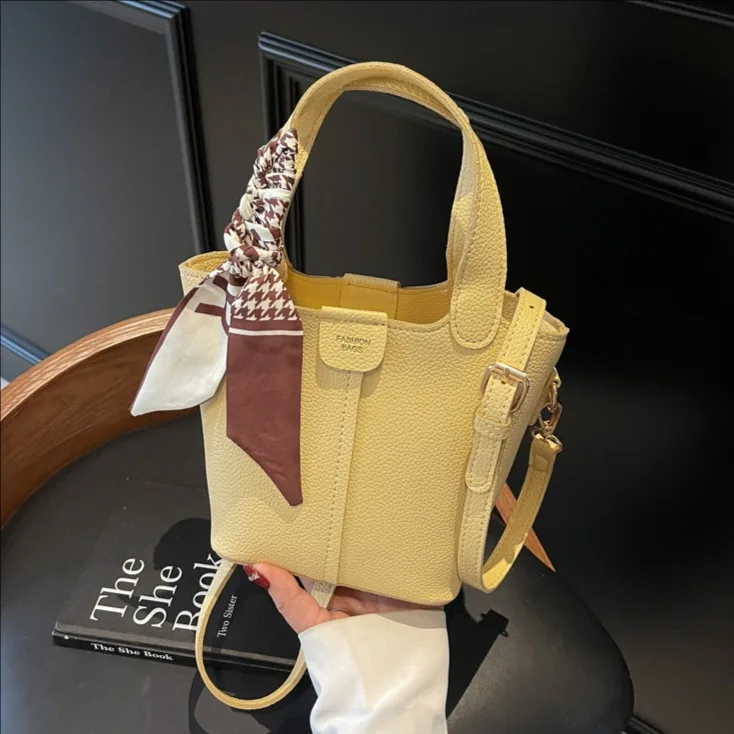 

2023 летняя новая модная сумка-тоут в корейском стиле, дизайнерская роскошная сумка-мешок для женщин, высококачественная универсальная сумка через плечо