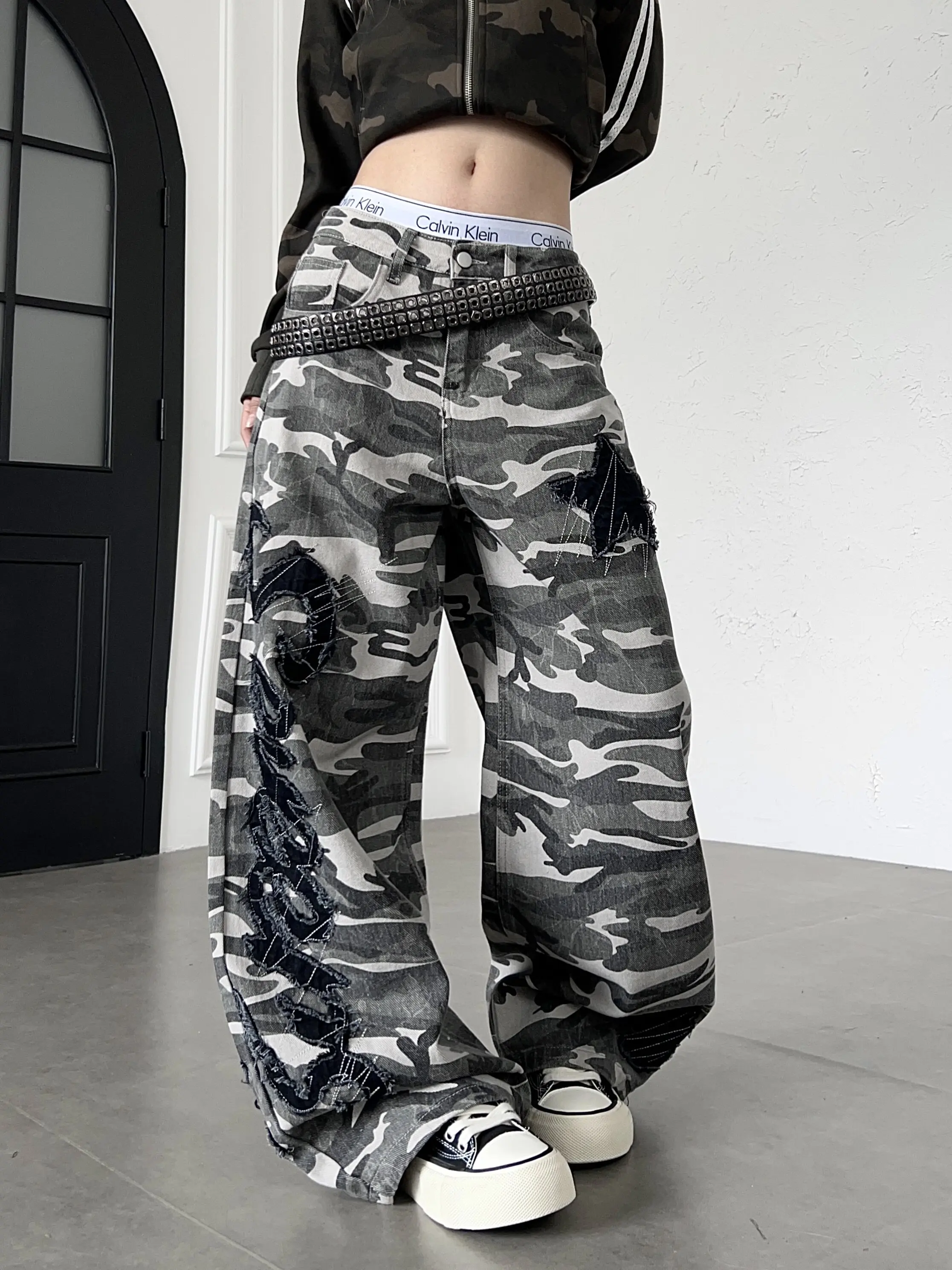 American Street Stars Letter Patchwork Embroidered Camouflage Jeans Loose Wide Leg Knife Pants Jazz Dance Trendy Men's Jeans