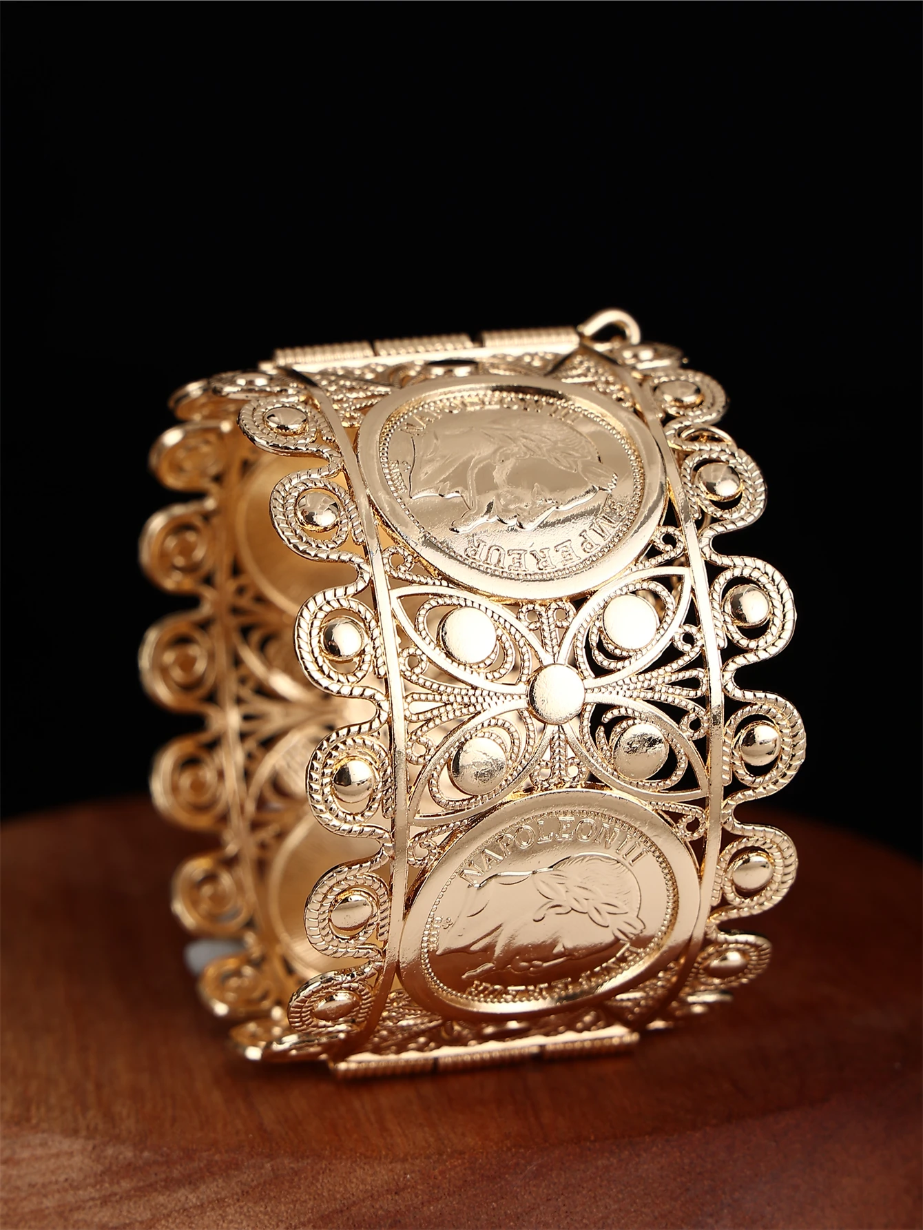 Classic French Napoleon Figure Bracelet Court Engraving Women Wedding Decoration Hand Bangle
