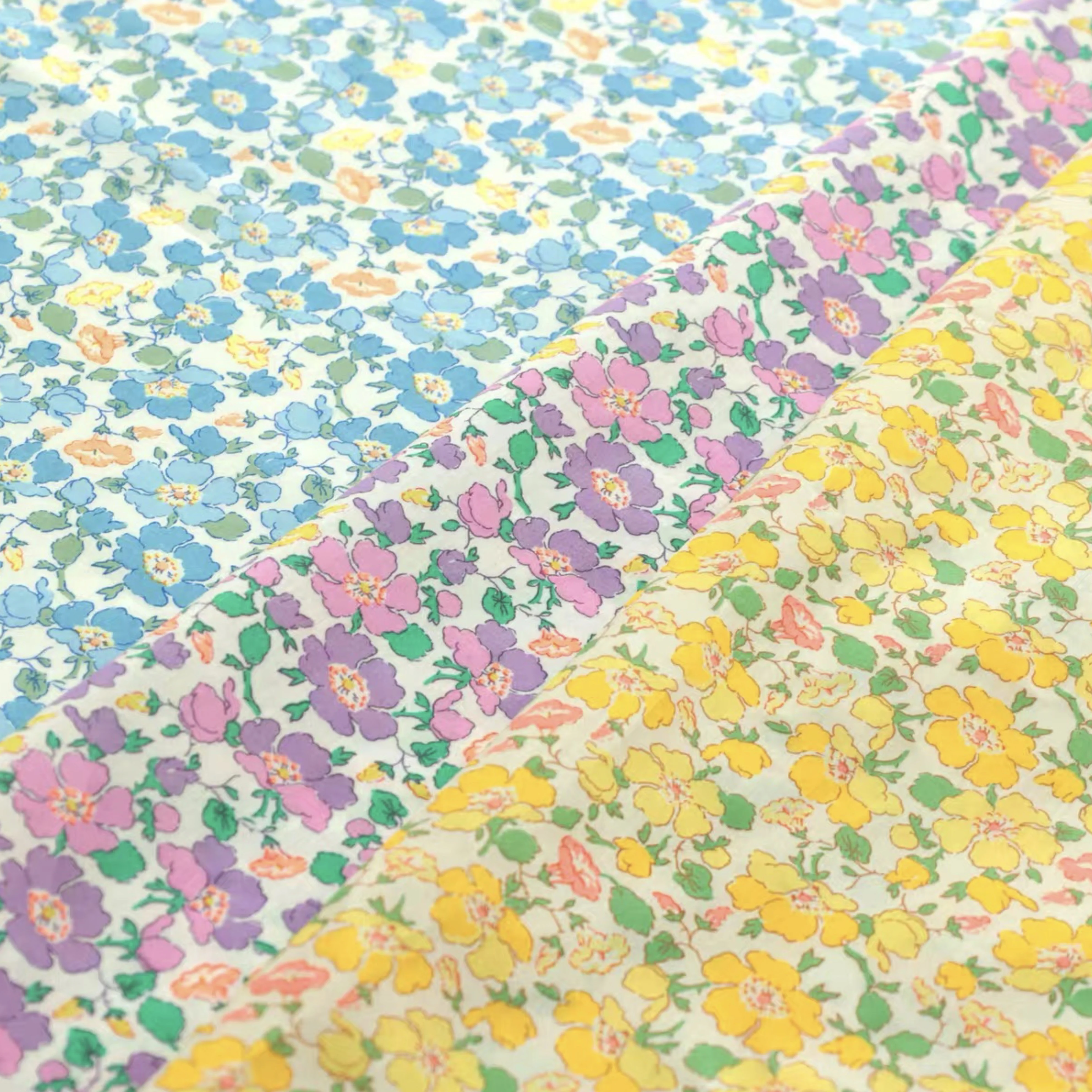 

High Quality 100% Cotton Multicolored Floral Printed Fabric Ideal for Children dress Dressmaking Home Decoration DIY Craft