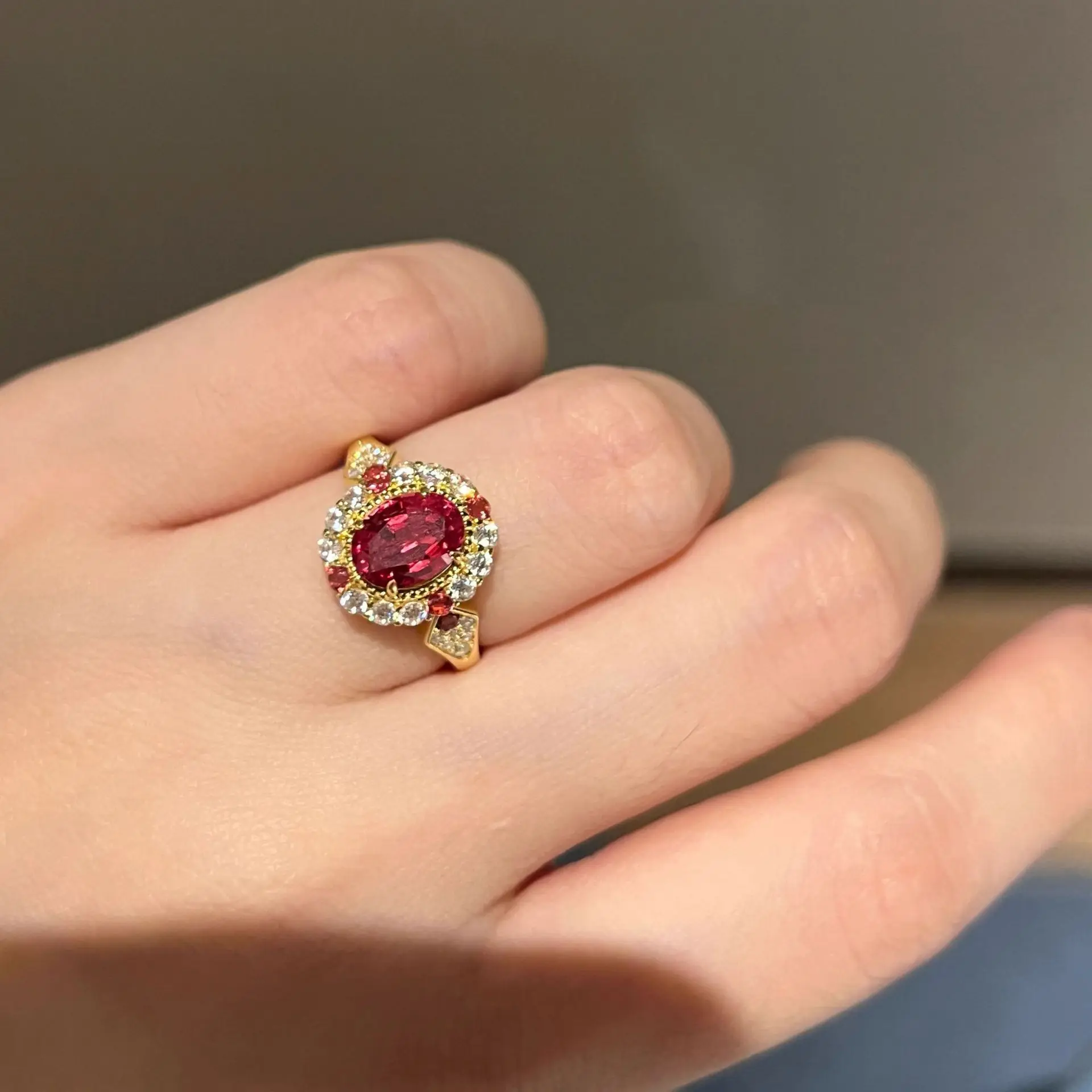 European and American Singers' Identical Rings - High-quality Sparkling Morganite Open Design Ladies' Ring - Engagement Ring