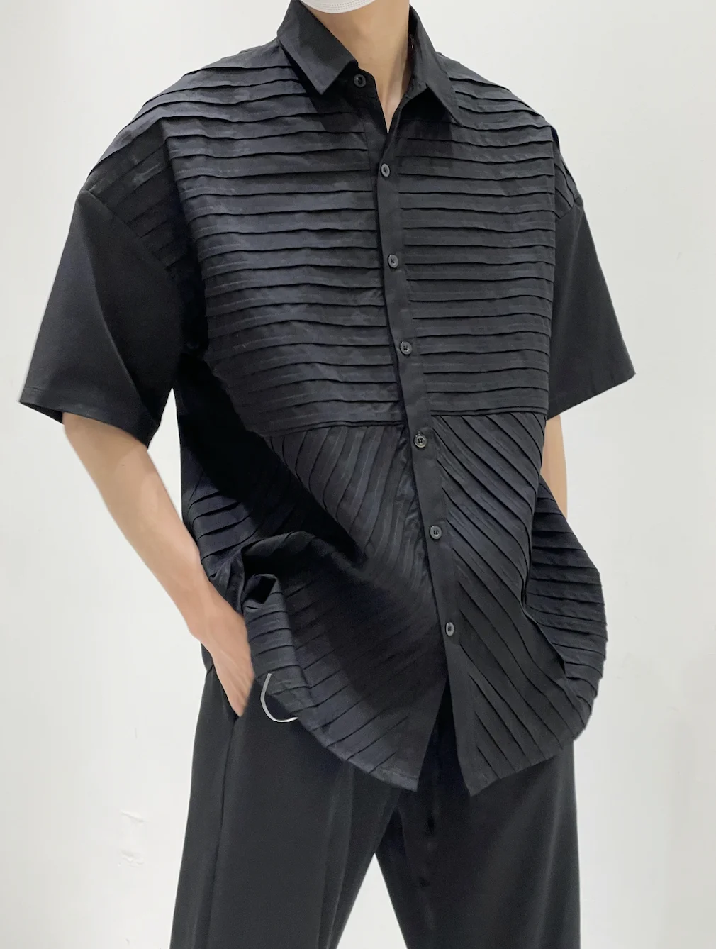 

2022 New design hollow-out deconstructed zipper decorative short-sleeved shirts