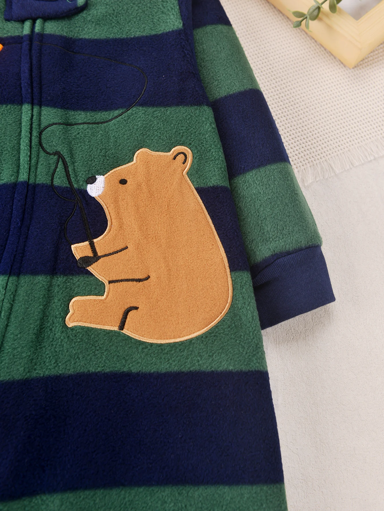 Gestreifter Raglan-Kontrastärmel-Polarfleece-Reißverschluss-Strampler für Kleinkinder, Cartoon-Stickerei, Warmer Herbst-Winter-Baby-Overall 12-24M – Detail 12