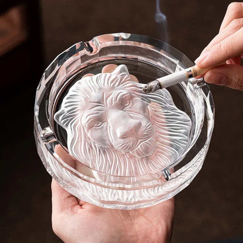 

Crystal glass ashtray home living room personality creative lion cigar ashtray office luxury cigarette disc L.