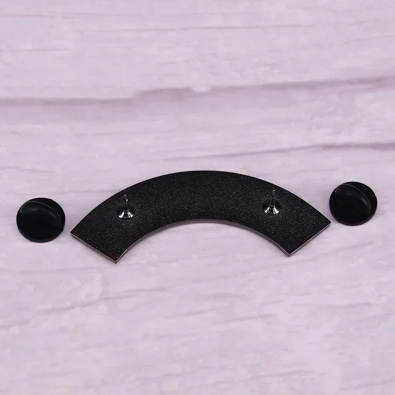 ساحرة العالم قطار المينا دبابيس بروش شارة مينا معدنية هوديي ظهره قبعة ديكور إعطاء الأصدقاء والمشجعين الهدايا