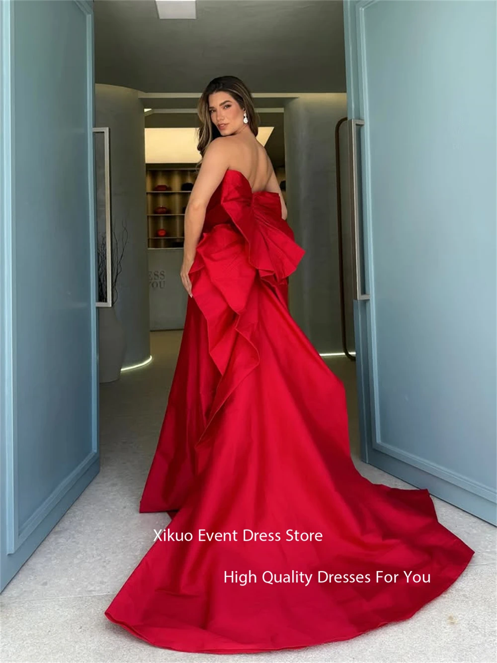 Xikuo Anmutige Rote Satin Abendkleider Lange A-linie Trägerlose Robe Cocktail Femmes Gericht Zug Party Prom Kleider Angepasst