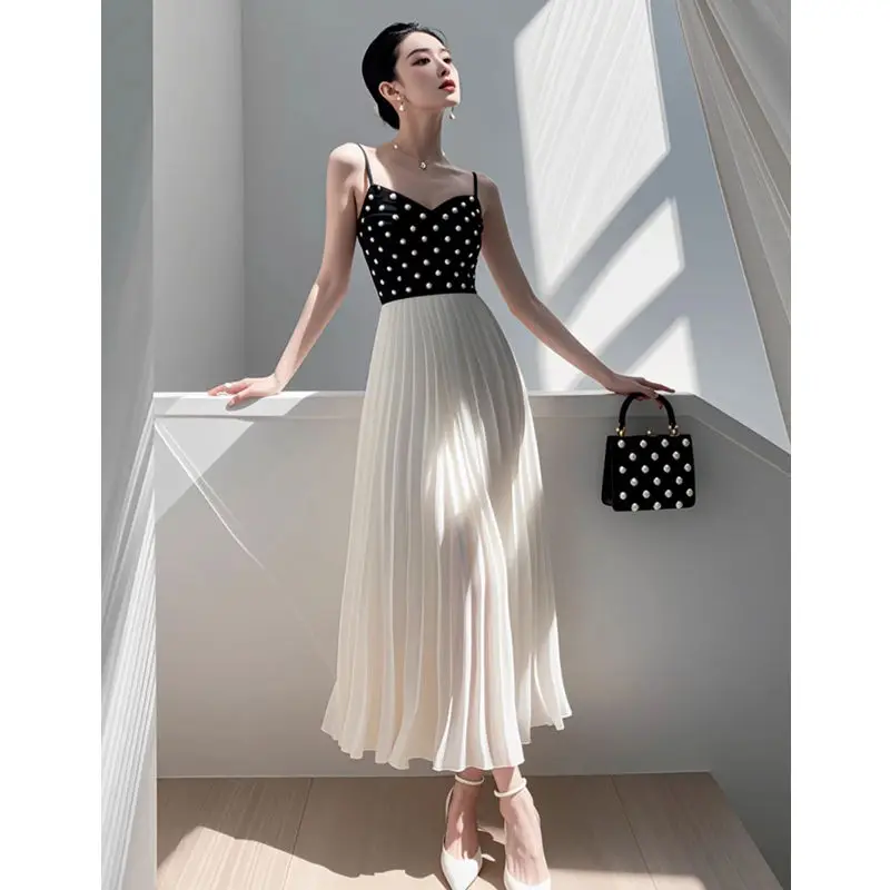 2024 Summer Women's French Black and White Contrasting Strap Dress with Elegant Elegance, High end One Shoulder Chiffon