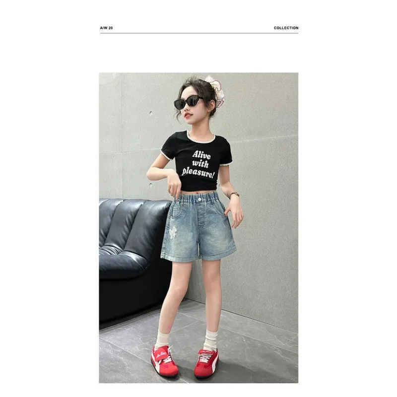 

Girls Denim Shorts for Summer 2026 New Childrens Bow Pants Loose Shorts for Girls Medium and Large Children Worn Outside