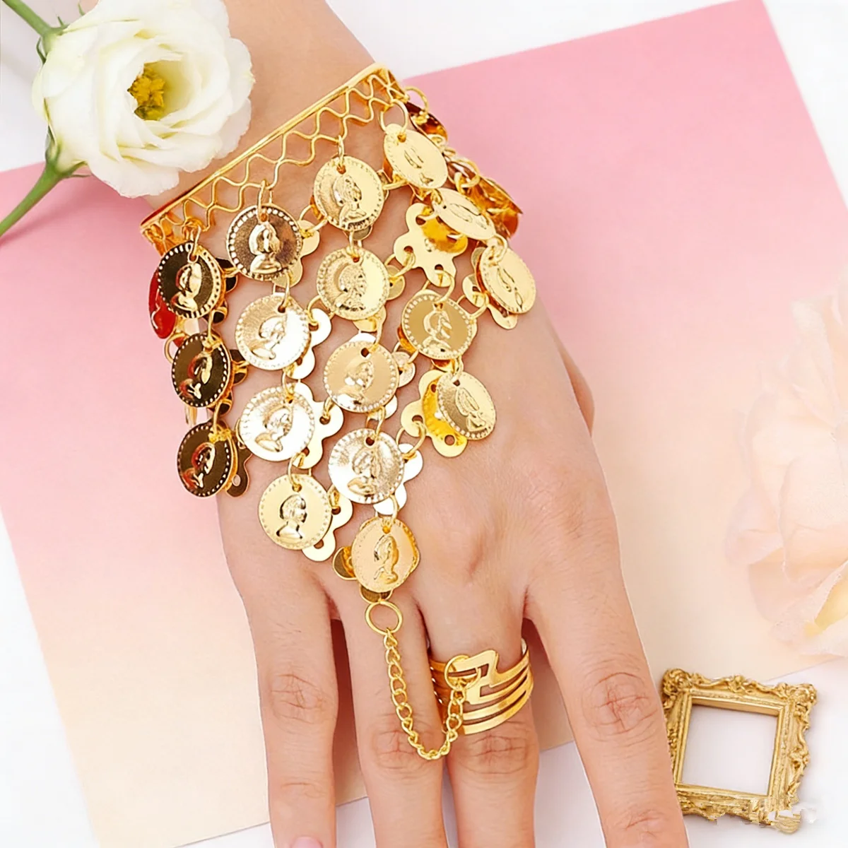 Gold Tassel Linked Finger Bracelet Ethnic Style Belly Dance Performance Accessory Luxury Sensation Wedding Dress Hand Ornament