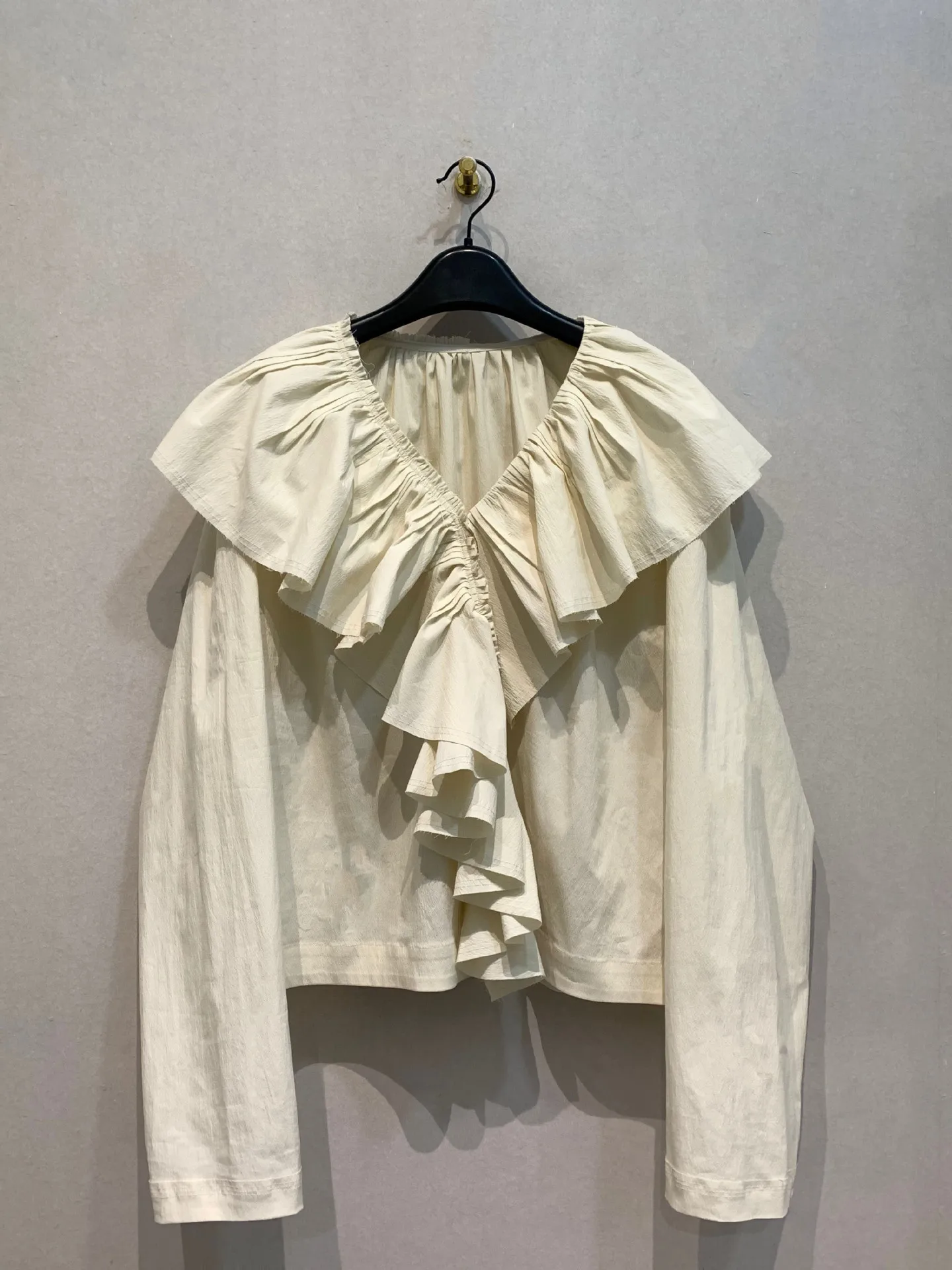 

Kuzuwata Elegant Fashion Ruffles Stereoscopic Ropa Mujer New Luxury Ruched Loose Shirt Japan Women Sweet Fresh All-match Blouses