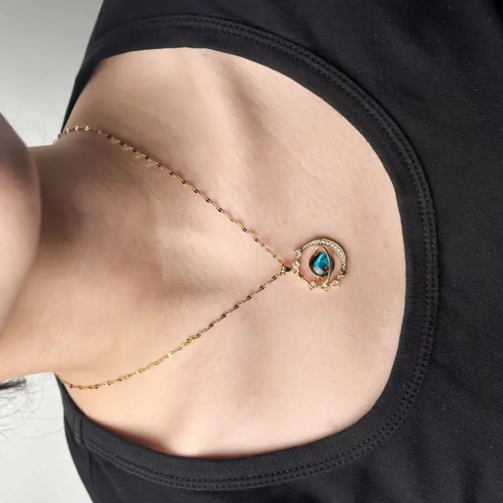 Hermoso collar con colgante de circonita incrustada con diseño planetario, accesorios de acero de titanio para mujer, ideales para fiestas y banquetes, venta al por mayor.