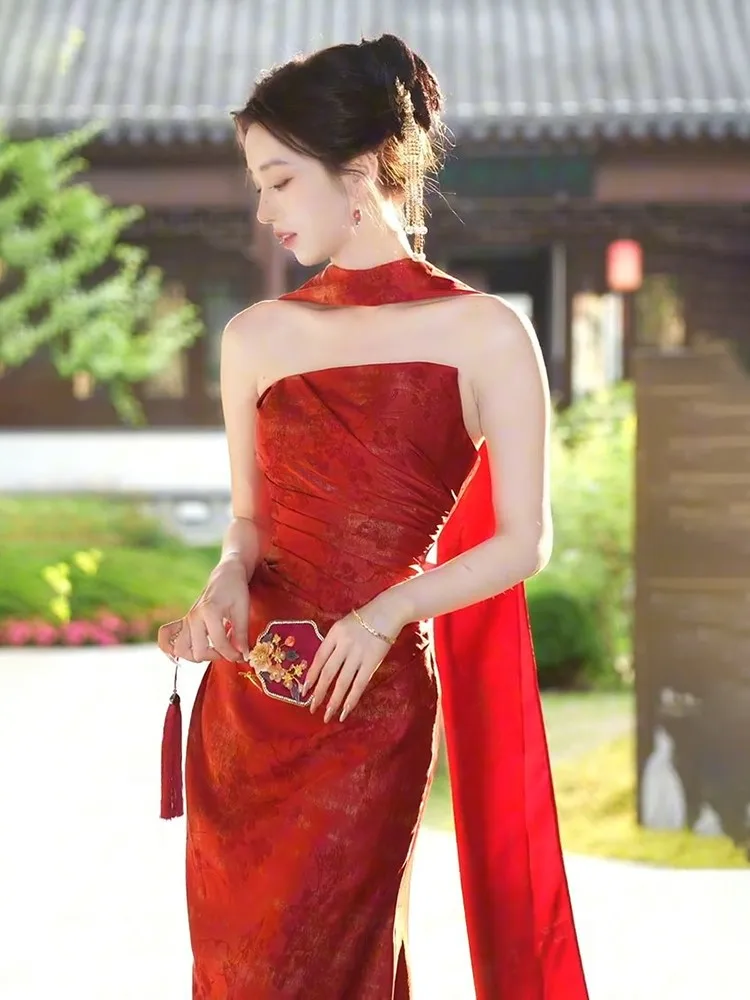 

toasting new Chinese-style niche red banquet fishtail strapless morning dress