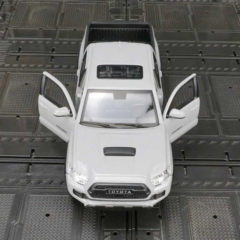 

Maisto 1:27 simulation Toyota Tacoma Tacoma 2023 Alloy Pickup Model Car suitable for collection and can be given as a gift