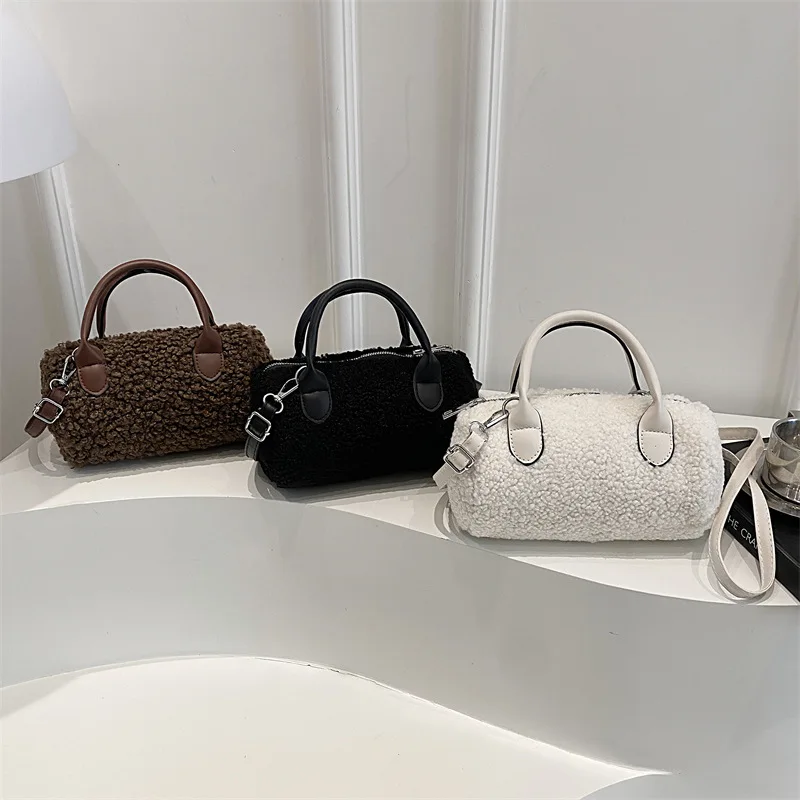 

Korean niche hand-held crossbody bag for women winter 2026 cute and sweet women's plush cross-body bag