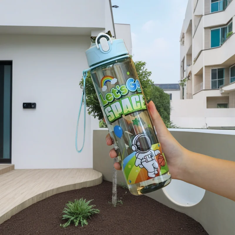750 ml Astronauten-Sportflasche mit Strohhalm und Griff, Outdoor-Trinkbecher, großes Fassungsvermögen, niedliche Trinkflasche für Outdoor-Sportarten