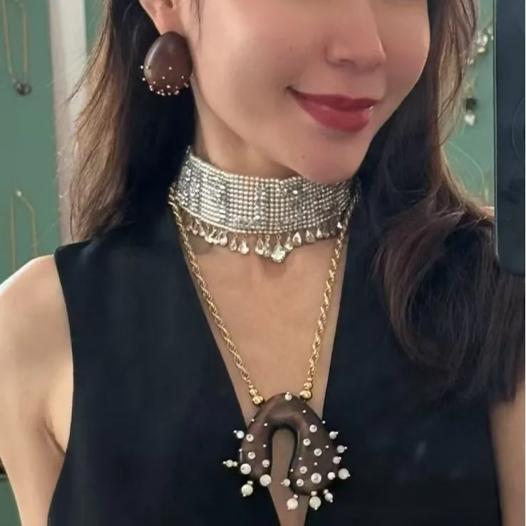 

Medieval Wood Carving Vintage Wooden Teardrop Pendant Necklace for Women, Niche Luxury Style Earrings.