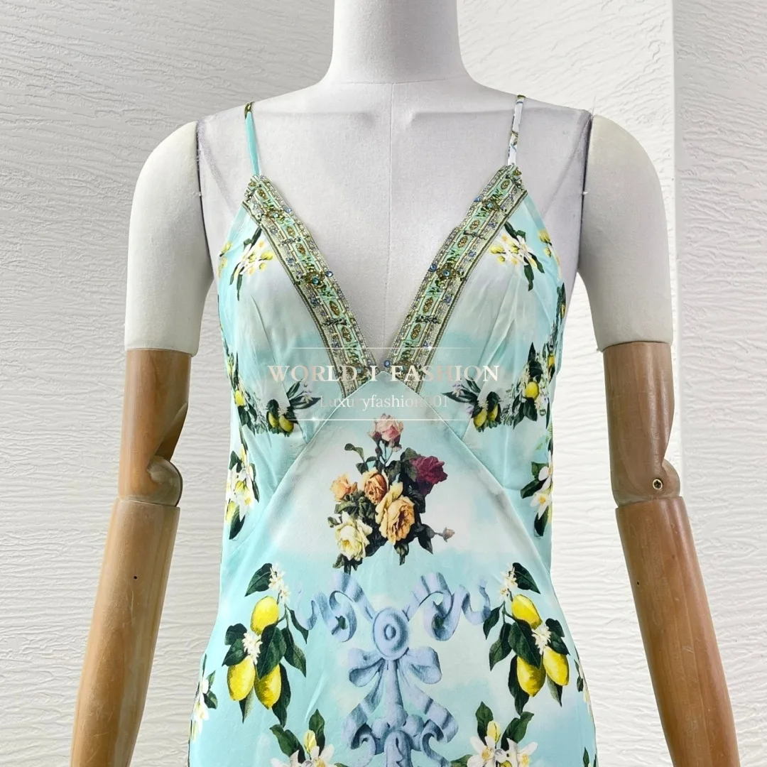 Hochwertiges, ärmelloses, rückenfreies Maxikleid mit grünem Blumendruck und Diamanten