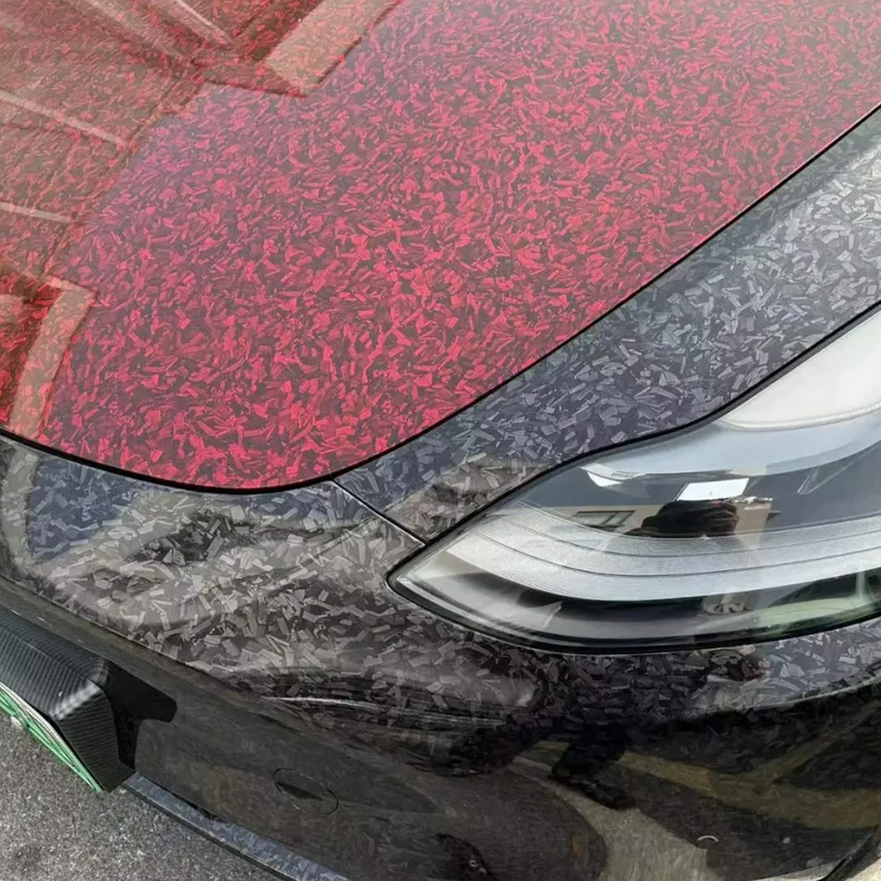 قسط PET عالية اللمعان الأحمر مزورة ألياف الكربون الفينيل التفاف الفيلم لفة الهواء الإصدار ذاتية اللصق ملصق لاصق لامع ورائع سيارة التفاف احباط