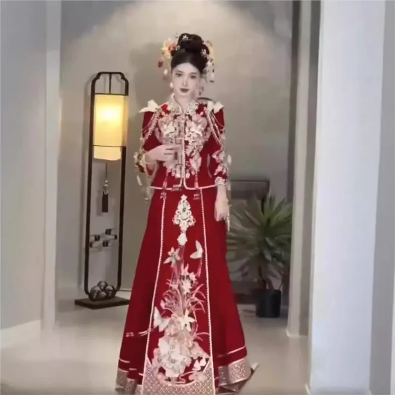 New Chinese-style phoenix crown and red wedding dress for toasting the ceremony