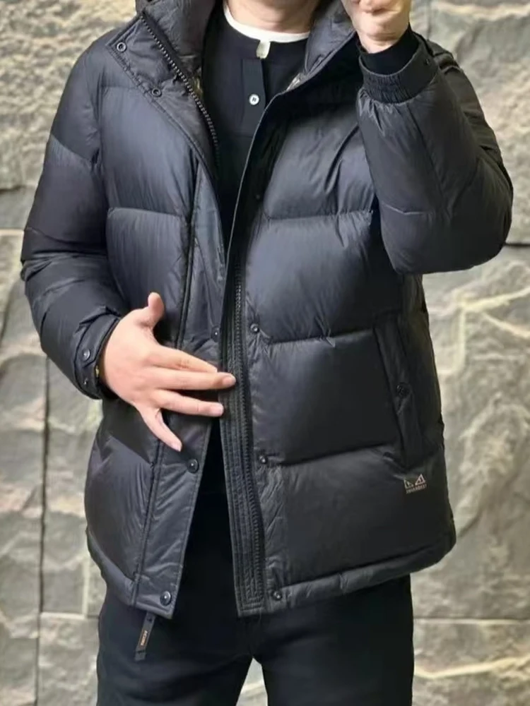 

Мужская пуховая куртка с капюшоном DJ: Новинка осенне-зимнего сезона, модная, универсальная, теплая, молодежная, приталенная, с длинными рукавами, на молнии.