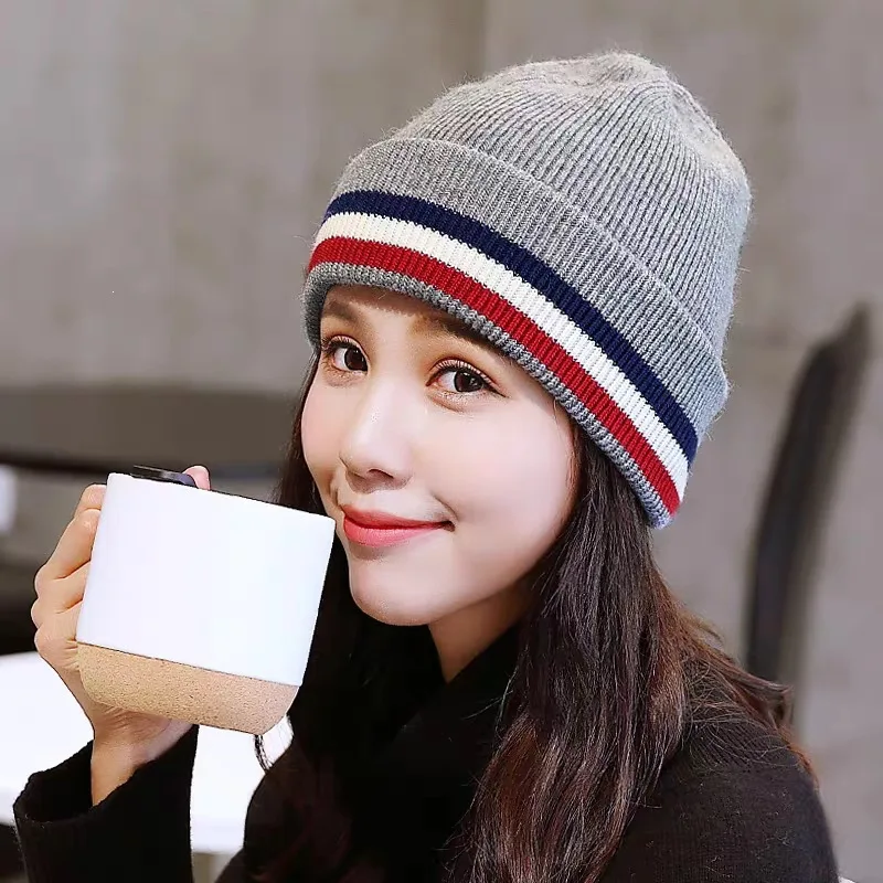 Autumn And Winter Fashionable Tidal Current Knitted Caps Men's And Women's Versatile Ear Protection Keep Warm Pullover Hats