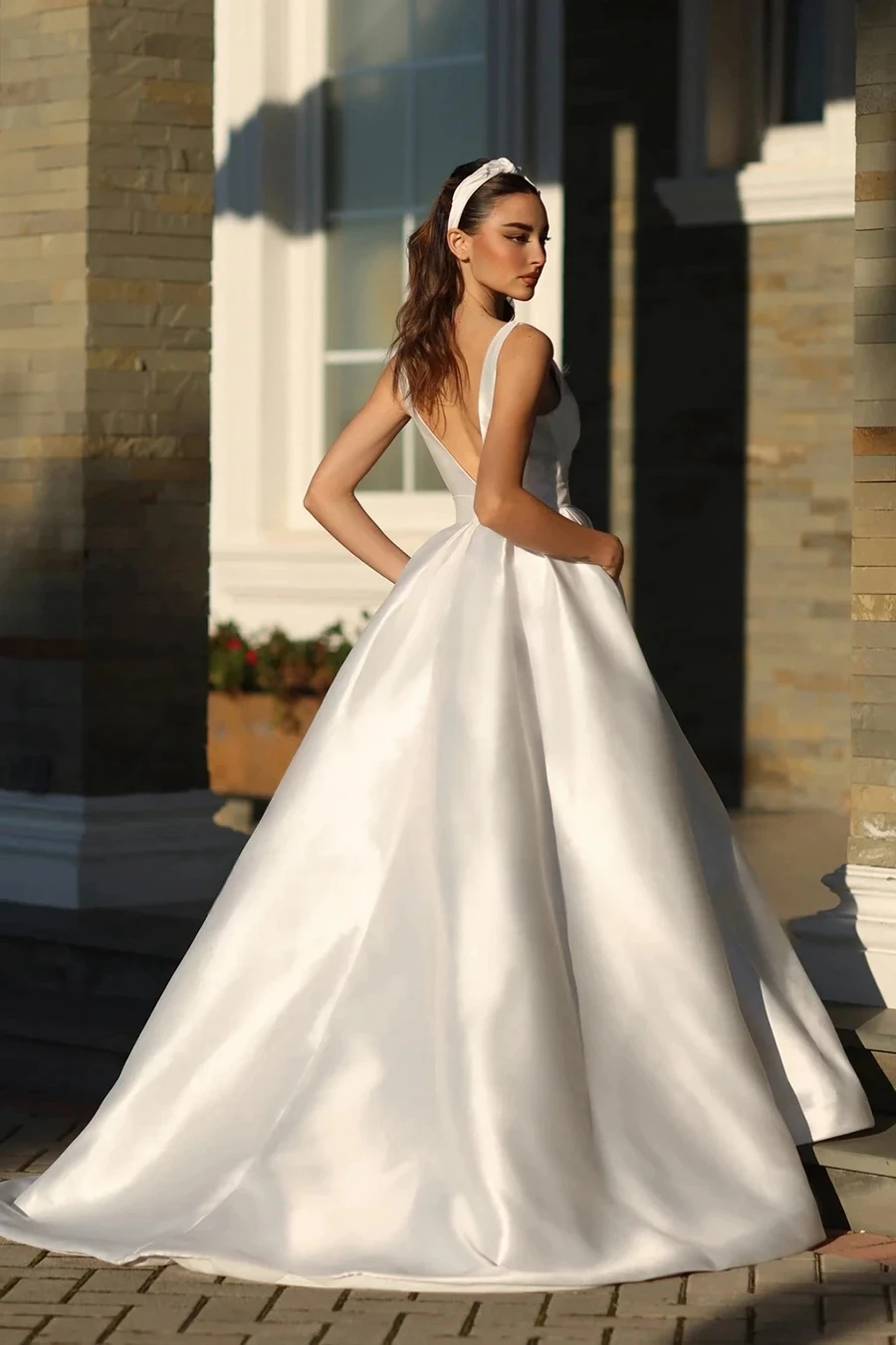 Robe De mariée haute fente sans manches ceinture Sexy col en V dos nu Robe De mariée Court Train Simple Robe De mariée personnaliser aux mesures