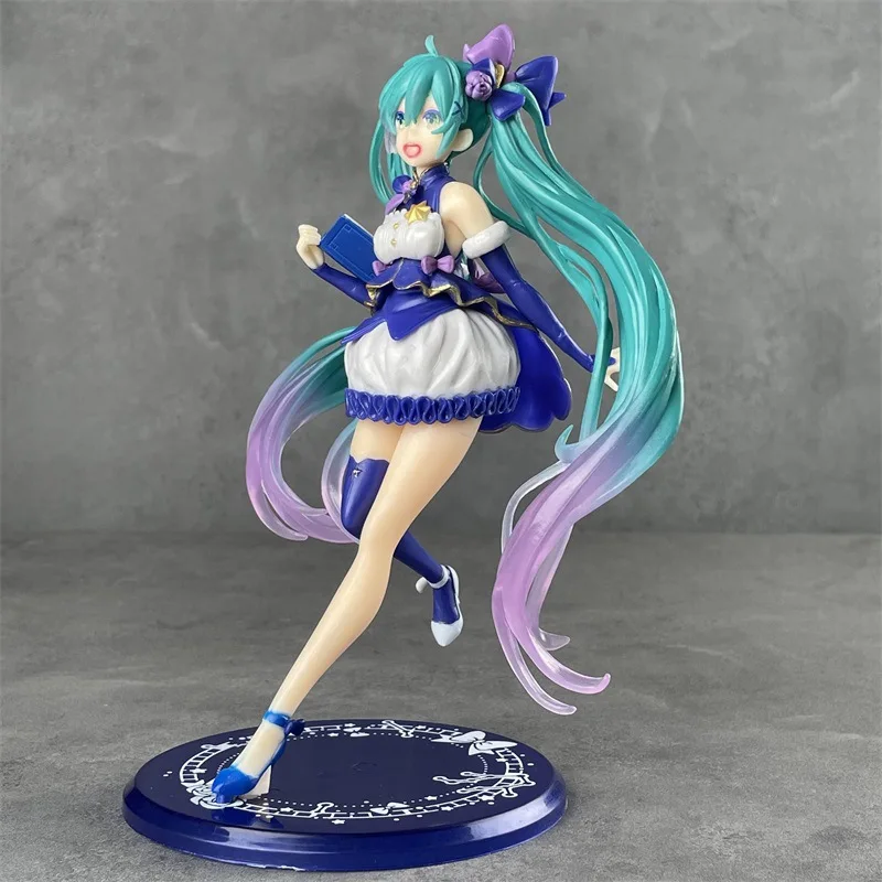 19cm Anime Figure Hatsune Miku Winter Dress Cute Girl Boxed Car Desktop Ornaments Anime periferiche Pvc Model Collection Toy Gift