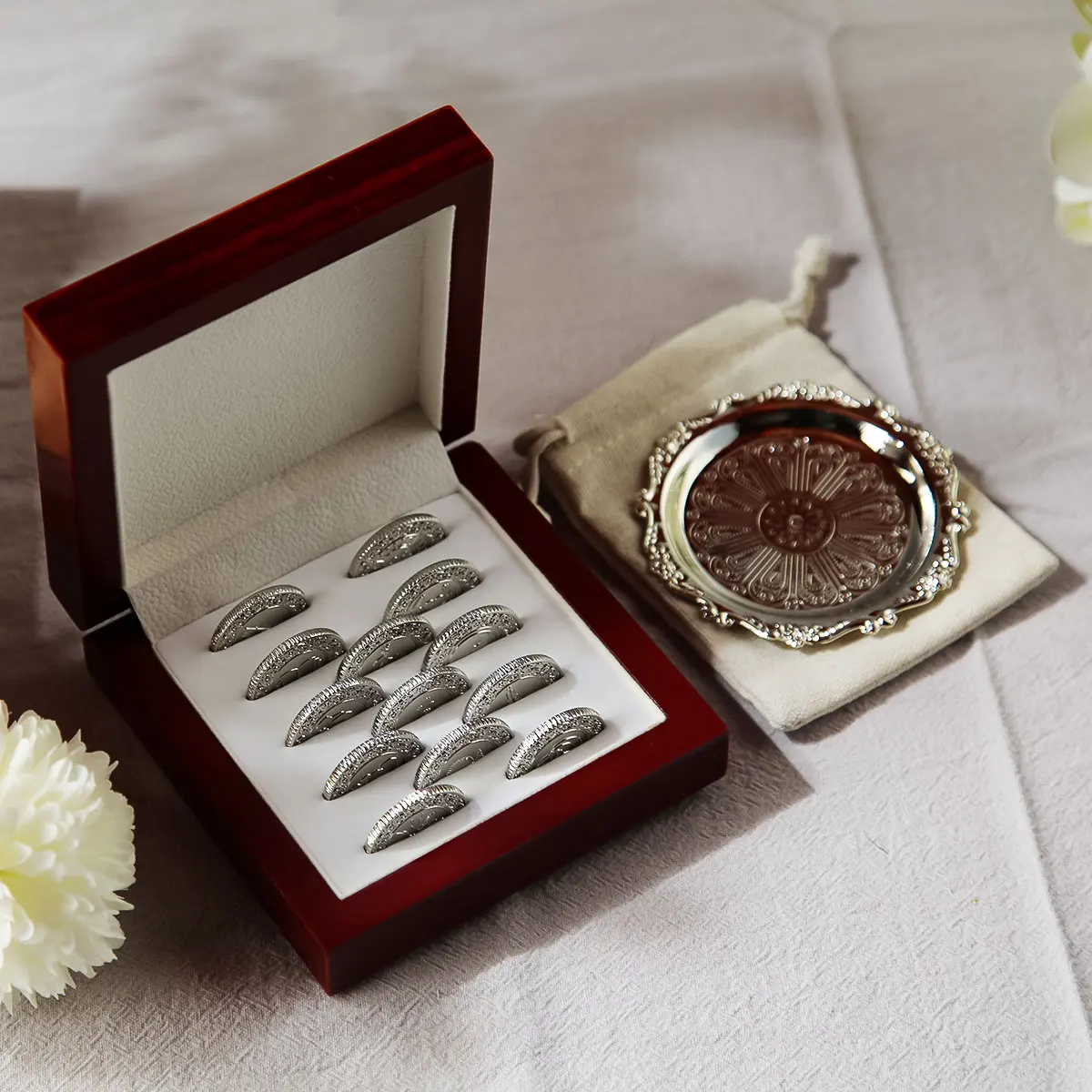 English Wedding Arras 13Pcs with Wooden Box Wedding Ceremony for Souvenir Couple Bride Coin Set Gift