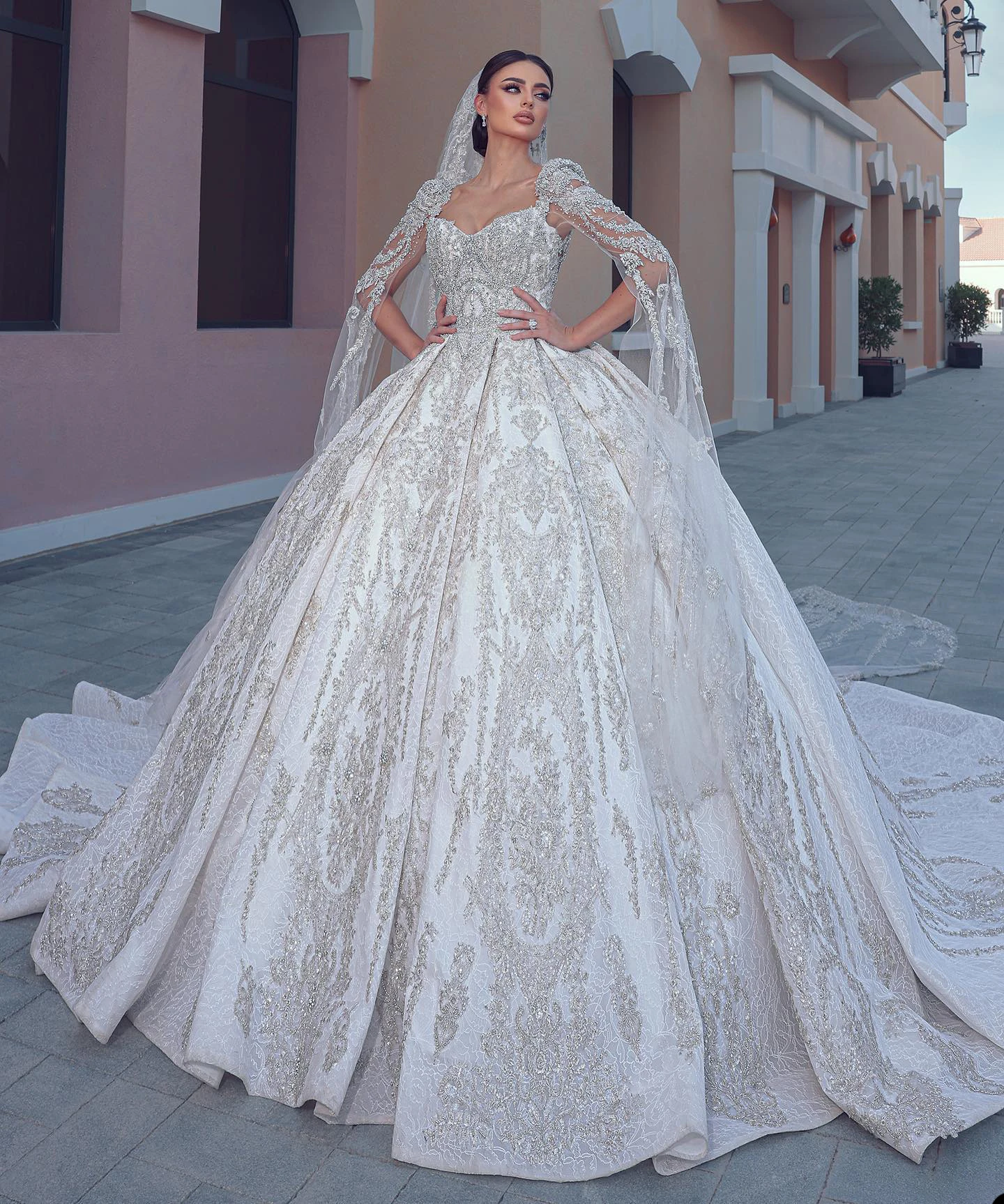 Abiti da ballo con strass glamour abito da sposa a maniche lunghe in pizzo a cuore cristalli su misura treno cattedrale Vestido de novia