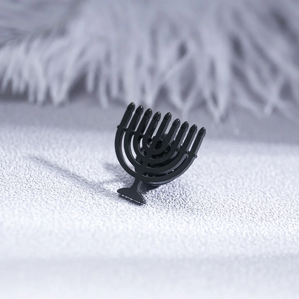 Fashion Jewish Menorah Symbol Brooch Stainless Steel Vintage Religious Emblem Pin Brooch Hanukkah Jewelry Gifts for Jew