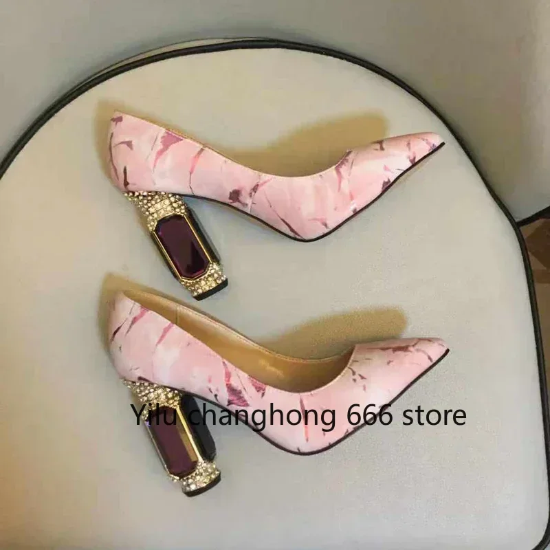 

Vintage Graffiti Printed Crystal Pumps Retro Pointed Toe Round Block Heel Women's Shoes All Seasons Fashion Party Dress Pumps