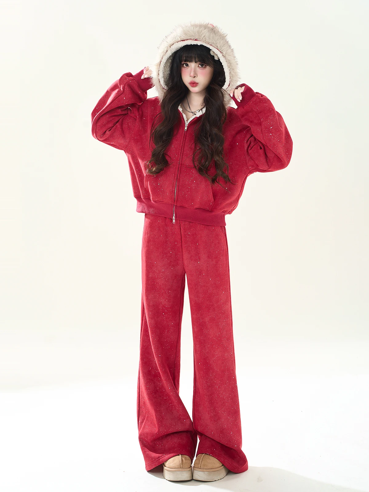 

Комплект: Красная толстовка с капюшоном на флисовой подкладке и повседневные брюки для женщин, зимний, новогодний, со съемным меховым воротником, длинный рукав, стандартный размер L