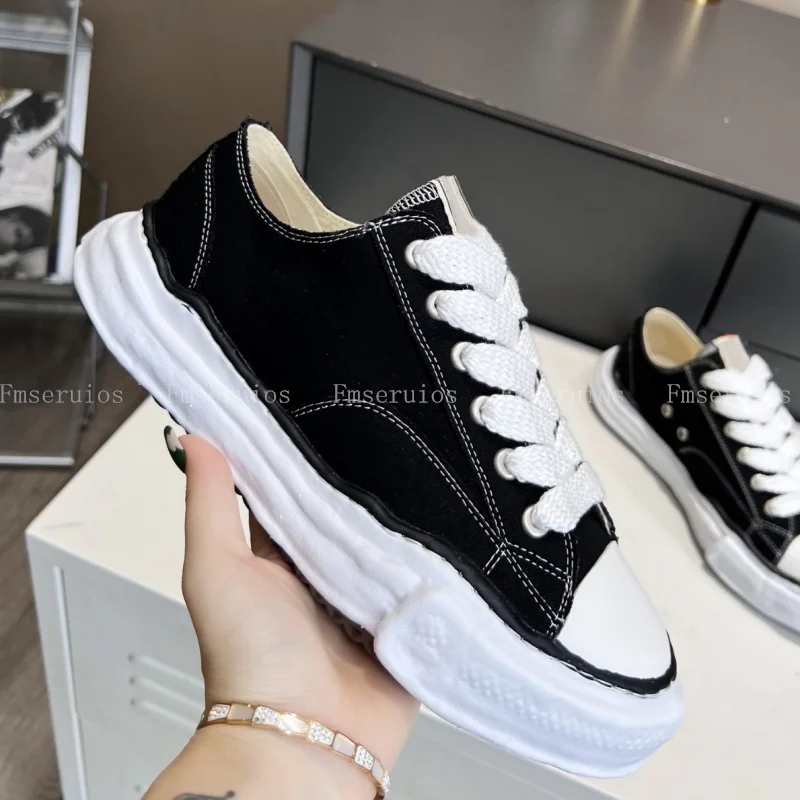 

Повседневная обувь, кроссовки для мужчин и женщин, с круглым носком, на шнуровке, на толстой подошве, парусиновая лаконичная удобная обувь на плоской подошве, нерегулярный модный дизайн, прогулочная обувь