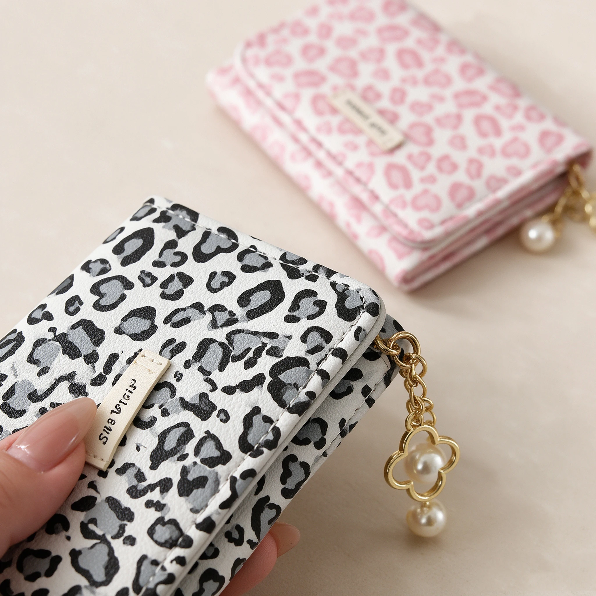 Pu Leather Wallet Leopard Print Pearl Pendant Women Short Card Holder Compact Foldable Purse Aesthetic Cute Pocket Organ Bag