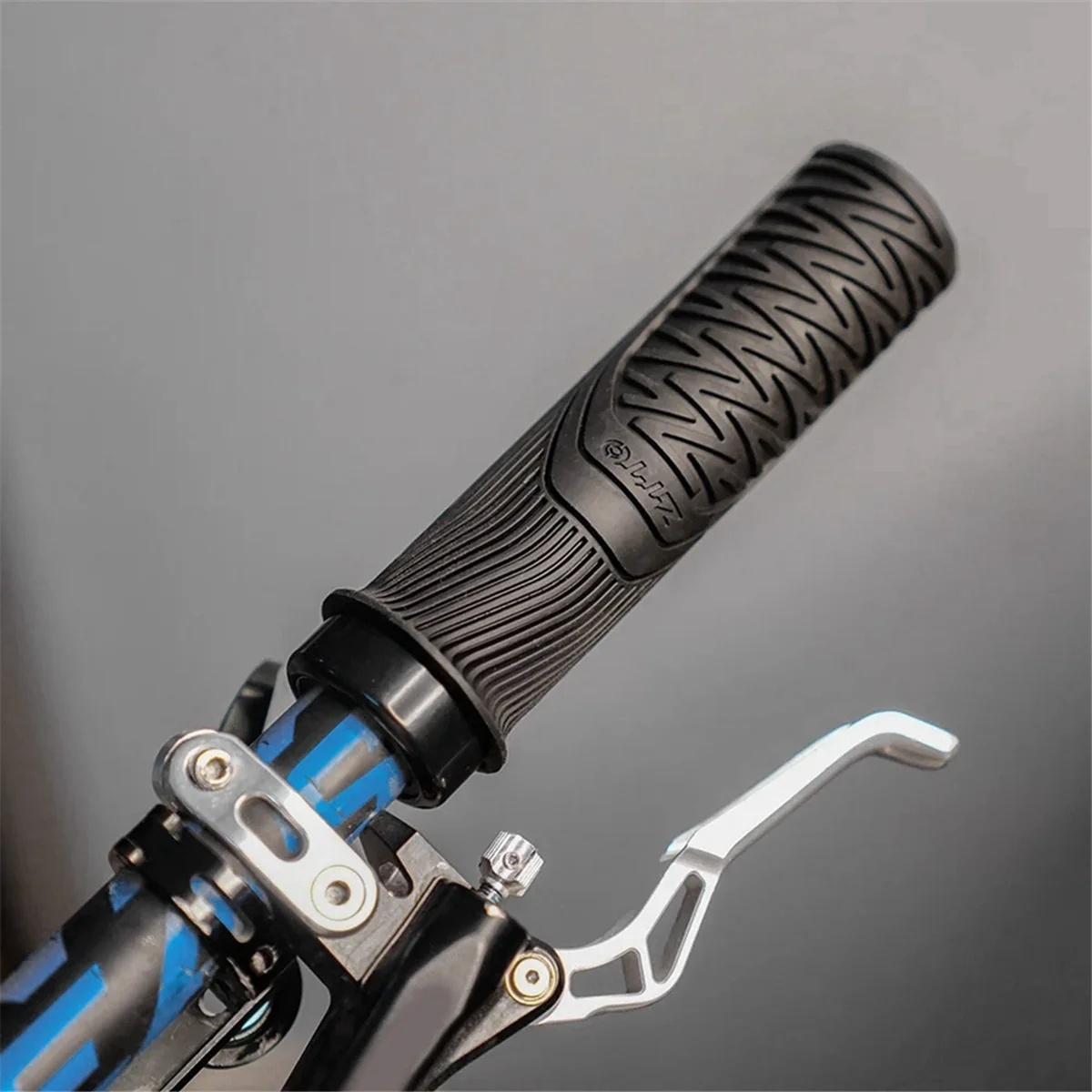 ATYP  Mountain Bike Handlebars Non-Slip Comfortable and Thick Handlebars Cover Anti-Shock Grips on Bicycle Handlebars Black