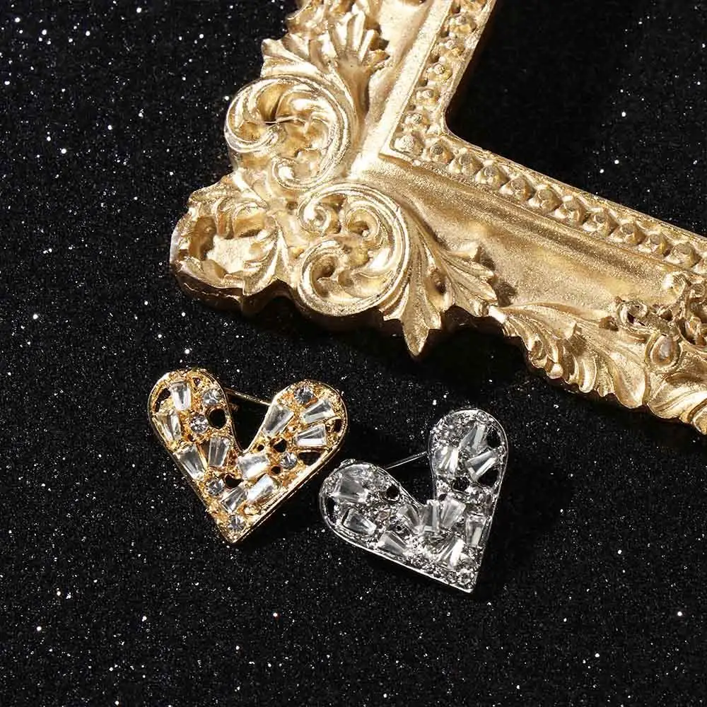 Fanshin Korean Style Heart Brooch Rectangular Hollow Out Rhinestone Pin Shiny Elegant Hollow Heart Breastpin Party