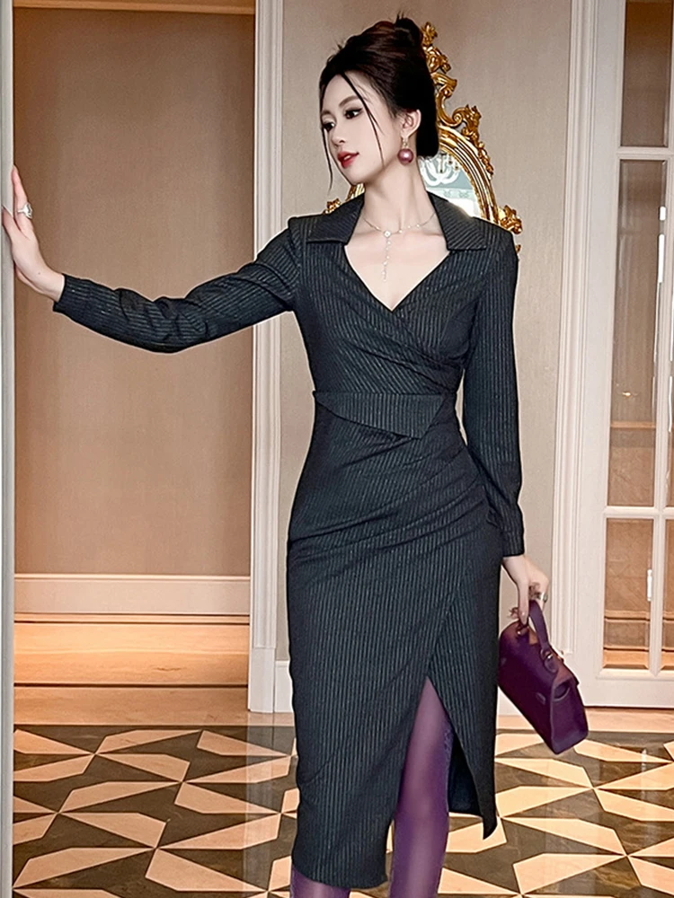 ชุดเดรสผู้หญิงสีดำลายทางแขนยาวทรงเข้ารูปแบบไม่สมมาตร ดีไซน์หรูหรา แฟชั่นวินเทจ เหมาะสำหรับงานทางการและใส่ลำลอง