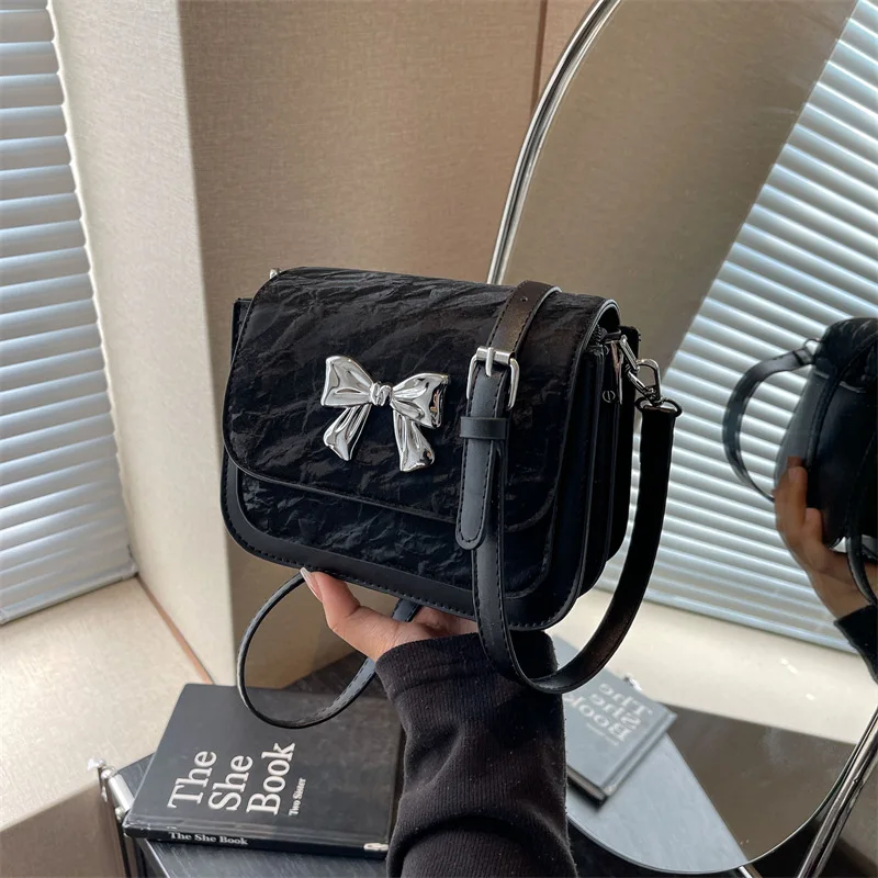 

Милая маленькая сумочка-багет для женщин, модная сумка через плечо, подмышечная сумка, подходит для повседневного использования, прогулок, свиданий, вечеринок, в качестве подарка.