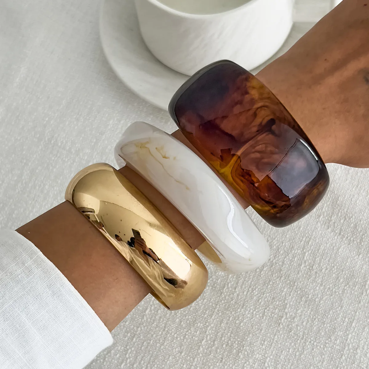 

SHIXIN 3 Styles Vintage Thick Resin Acrylic Round Bracelet for Women Elegant Irregular Smooth Metal Wide Bangles Party Jewelry