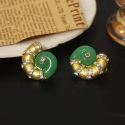 Medieval European and American women green snail earrings