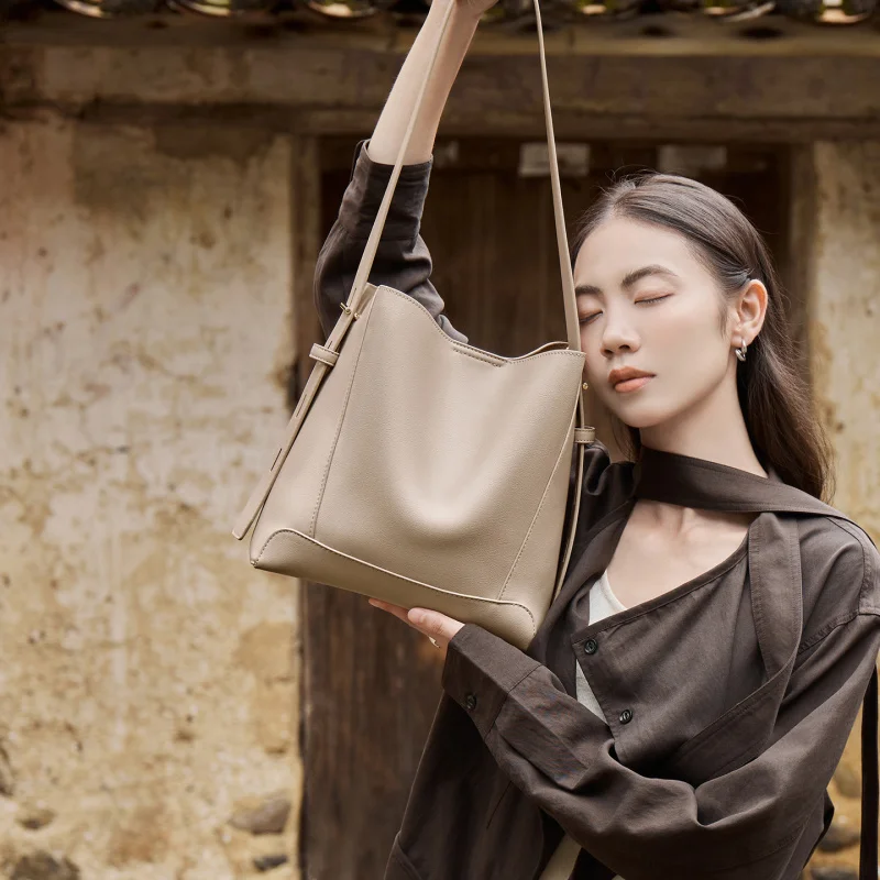 

Новая женская сумка из натуральной кожи, дизайнерская роскошная сумка высокого качества на плечо, большая вместимость, модная модная необычная популярная сумка-ведро