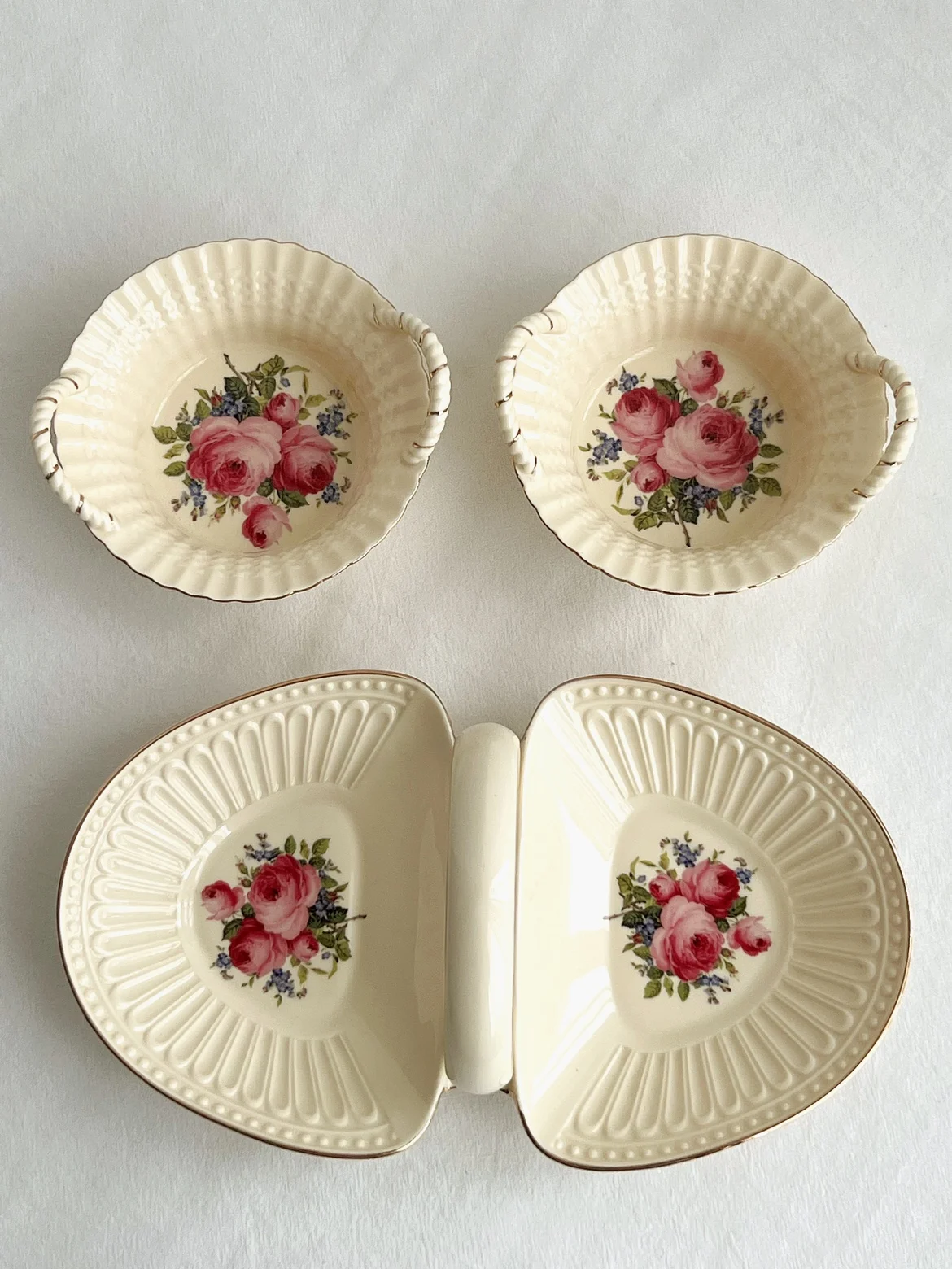 Exquisitely beautiful retro palace style flowers, beige ceramic double grid tray, tissue holder, flower basket