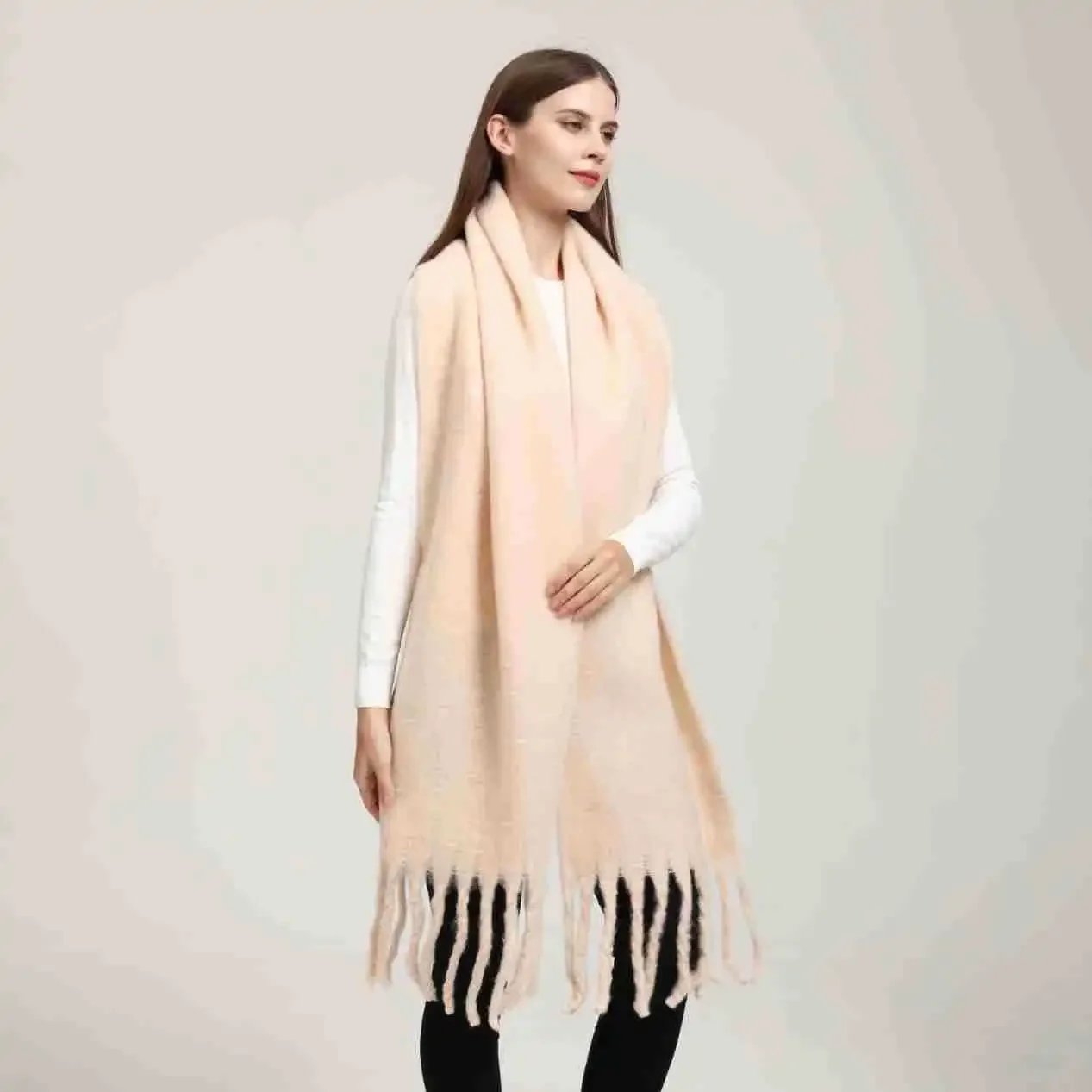 

2025 Solid Color Scarf for Women Super Thick Warm Winter Big Shawl Plush White Snow Scarves Tassel Wrap Luxury Unisex Foulard