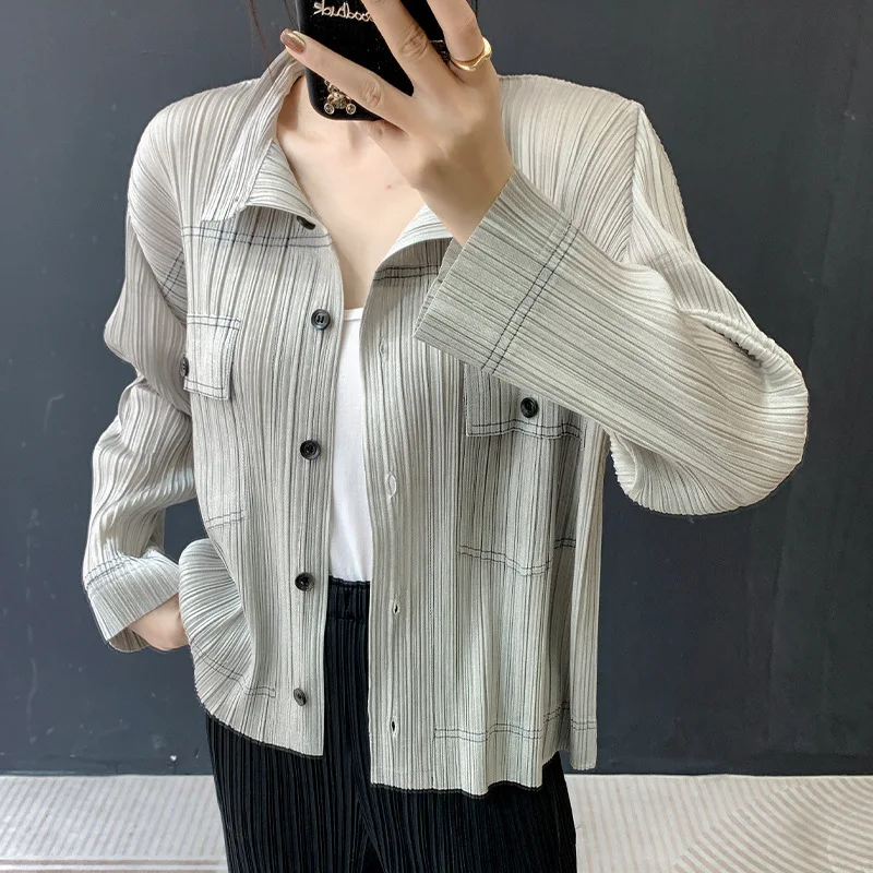 WHTREND قميص مطوي مطبوع للنساء تصميم فريد من نوعه نمط متخصص فضفاض مناسب متعدد الاستخدامات مرقع بأزرار علوية ربيع 2026